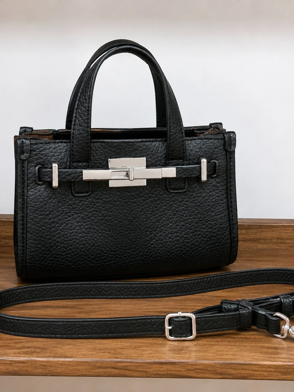 N/A elegant black